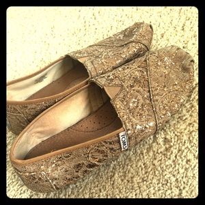 Tom’s Rose Gold sequined flat